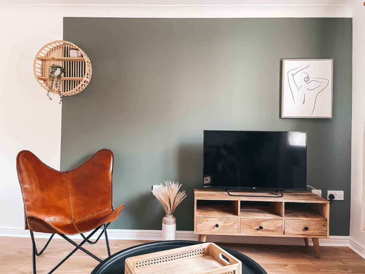 Hollybush Apartment, By Solace Stays Newport  Exteriér fotografie