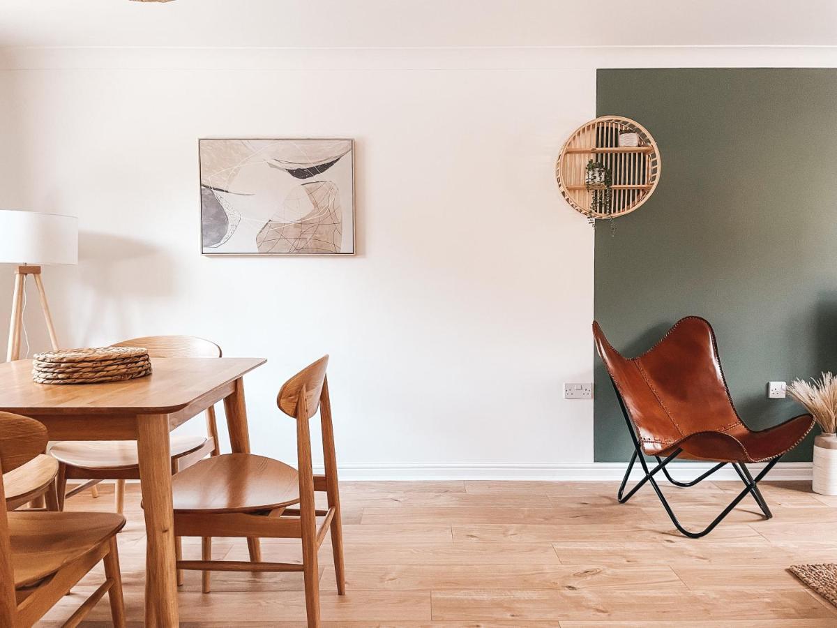 Hollybush Apartment, By Solace Stays Newport  Exteriér fotografie
