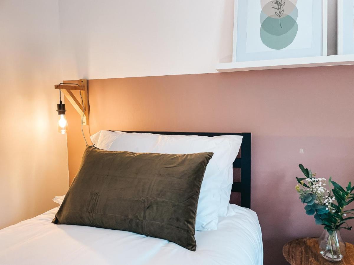 Hollybush Apartment, By Solace Stays Newport  Exteriér fotografie